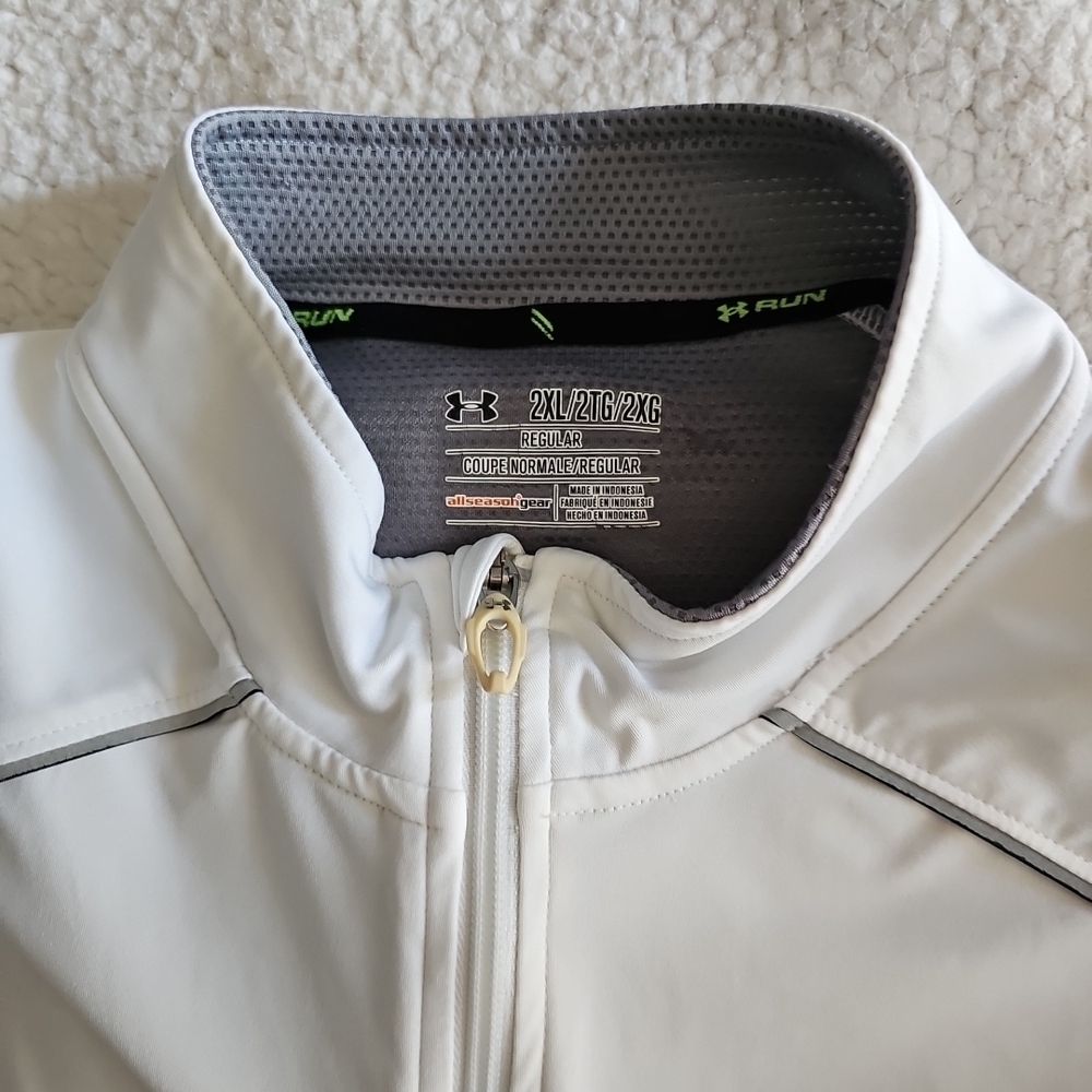Under Armour White Lightweight Run Jacket with Gray Lining